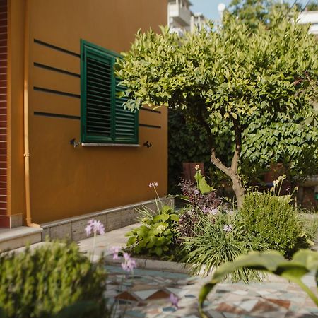 Rare Durres Apartment With Private Parking & Garden Extérieur photo