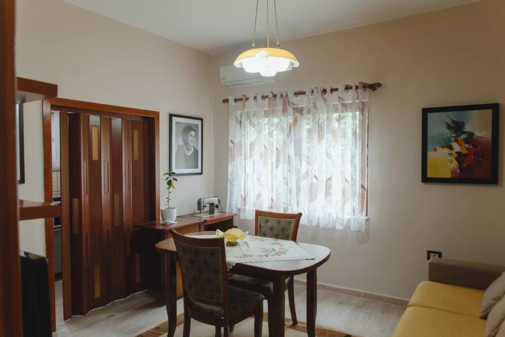 Rare Durres Apartment With Private Parking & Garden Extérieur photo