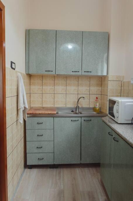 Rare Durres Apartment With Private Parking & Garden Extérieur photo