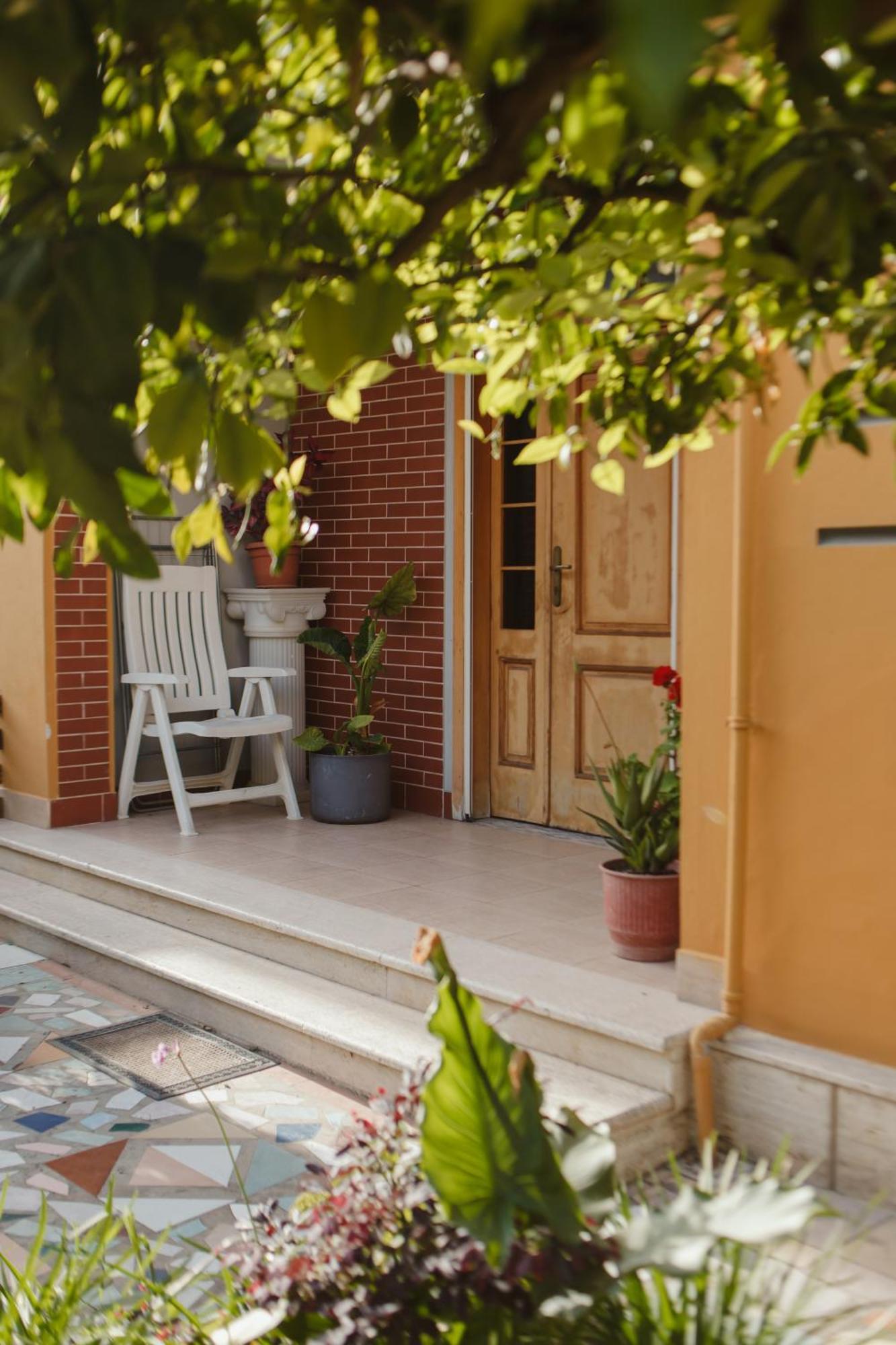 Rare Durres Apartment With Private Parking & Garden Extérieur photo