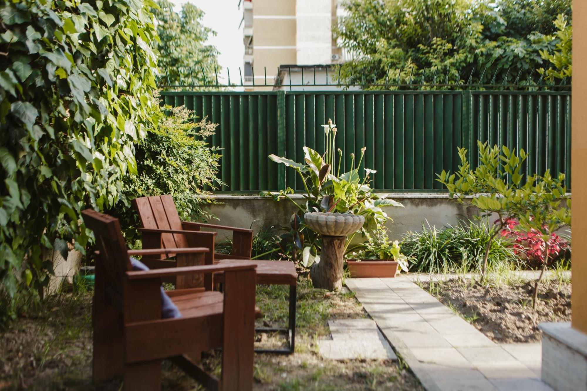Rare Durres Apartment With Private Parking & Garden Extérieur photo
